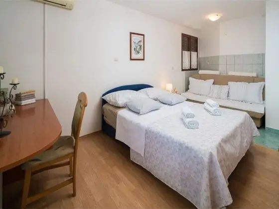 Apart Daire (Four Bedroom Apartment with Balcony)