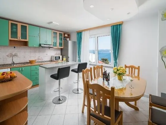 Apart Daire (Four Bedroom Apartment with Balcony)