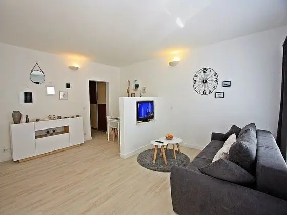 Apart Daire (One Bedroom Apartment with Balcony an)