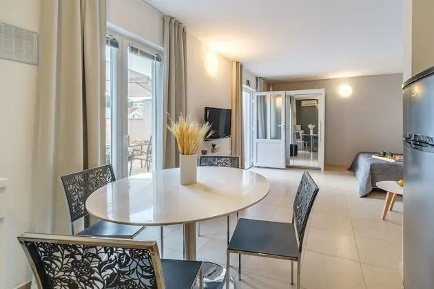 Stüdyo (Studio Apartment with terrace)