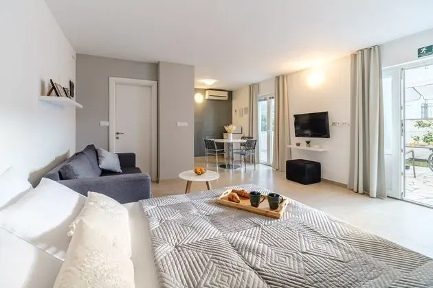 Stüdyo (Studio Apartment with terrace)