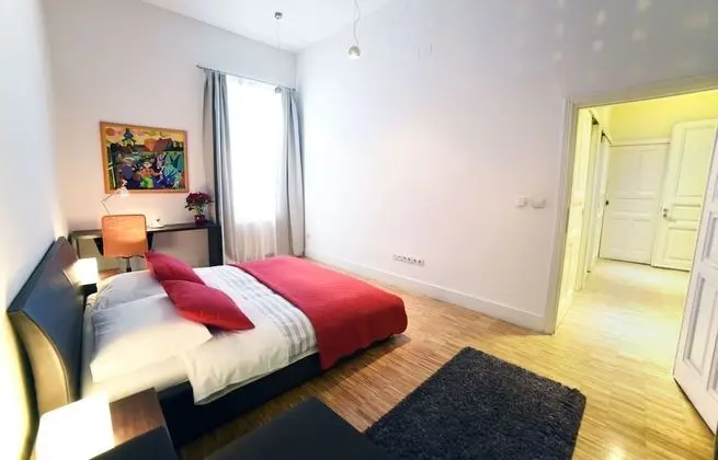 Apart Daire, 1 Büyük (Queen) Boy Yatak ve Çekyat