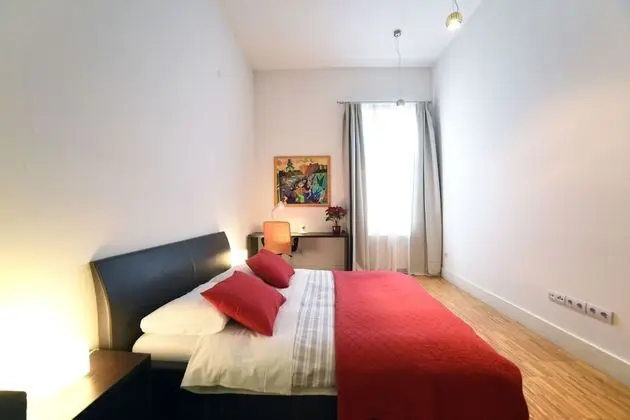 Apart Daire, 1 Büyük (Queen) Boy Yatak ve Çekyat