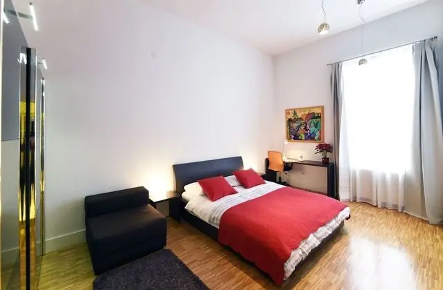 Apart Daire, 1 Büyük (Queen) Boy Yatak ve Çekyat