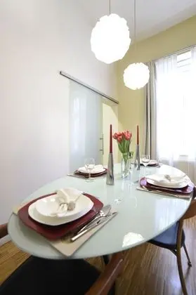 Apart Daire, 1 Büyük (Queen) Boy Yatak ve Çekyat