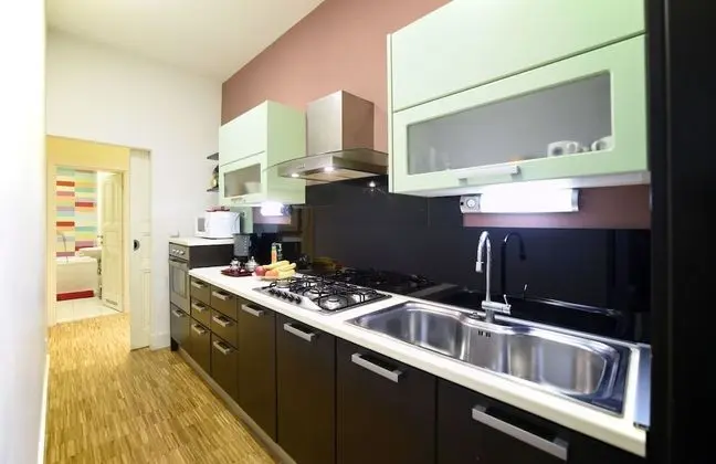 Apart Daire, 1 Büyük (Queen) Boy Yatak ve Çekyat