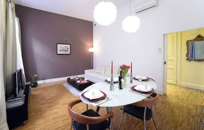 Apart Daire, 1 Büyük (Queen) Boy Yatak ve Çekyat