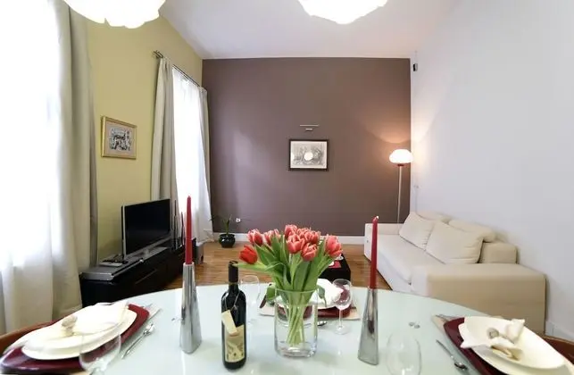 Apart Daire, 1 Büyük (Queen) Boy Yatak ve Çekyat