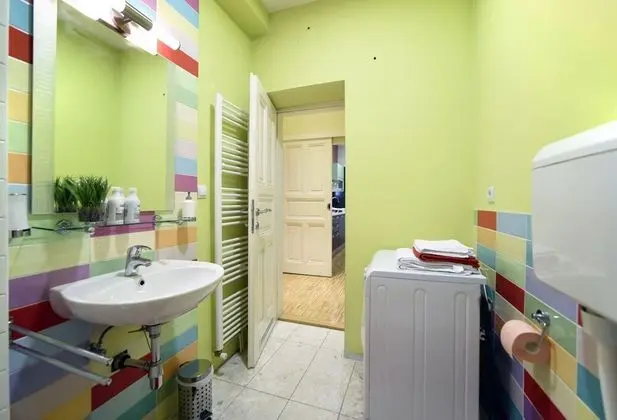 Apart Daire, 1 Büyük (Queen) Boy Yatak ve Çekyat