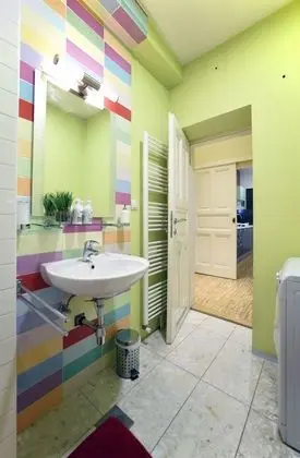 Apart Daire, 1 Büyük (Queen) Boy Yatak ve Çekyat