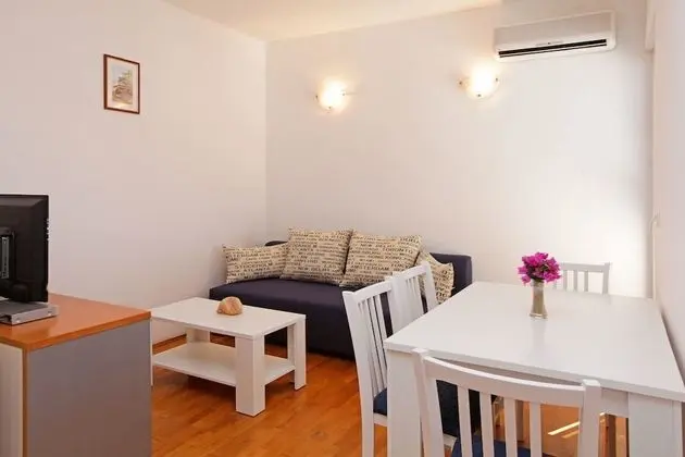 One-Bedroom Apartment Balcony Sea Vew