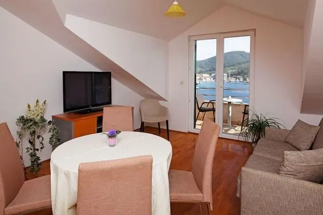 One-Bedroom Apartment Balcony Sea Vew