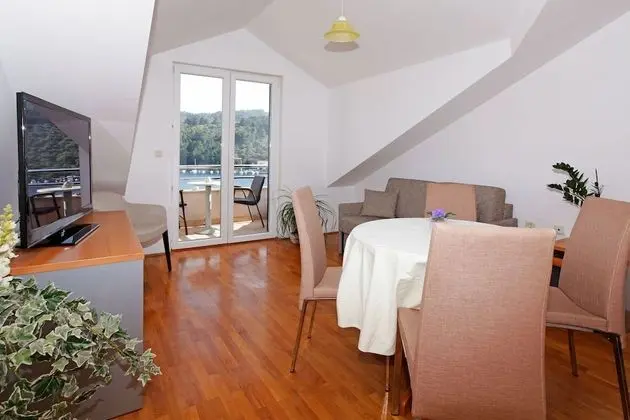 One-Bedroom Apartment Balcony Sea Vew