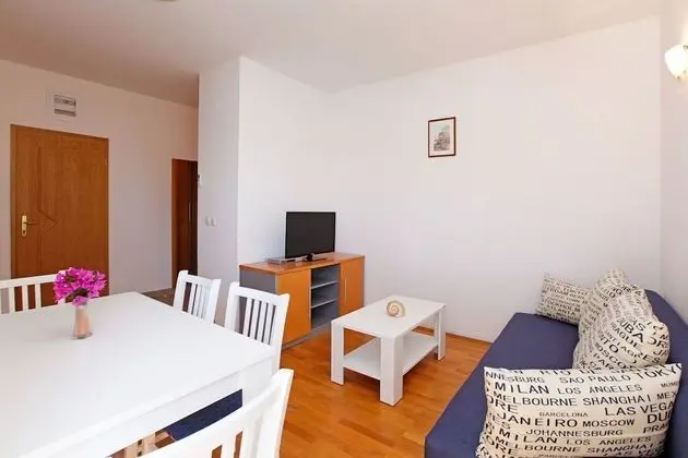 One-Bedroom Apartment Balcony Sea Vew