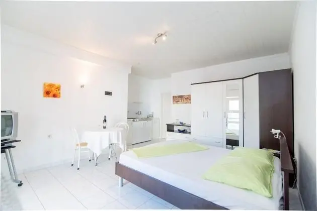 Stüdyo (Studio Apartment with Terrace)