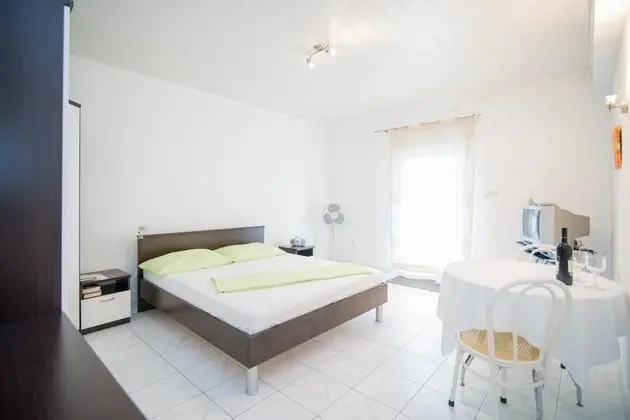 Stüdyo (Studio Apartment with Terrace)