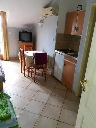 Stüdyo, Teras