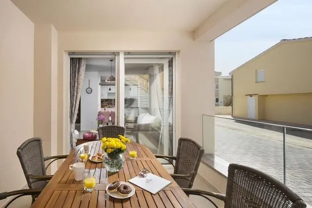 Deluxe Apartment A1