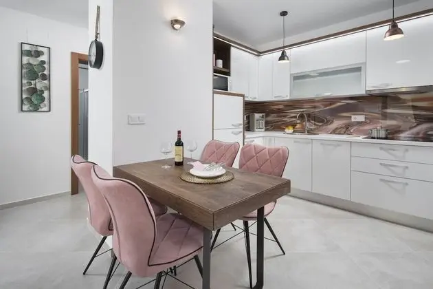 Deluxe Apartment A1