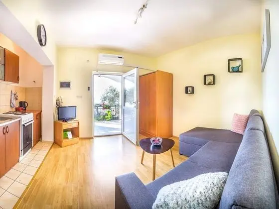 Apart Daire (Superior1Bed Apt,Balcony,Sea View)