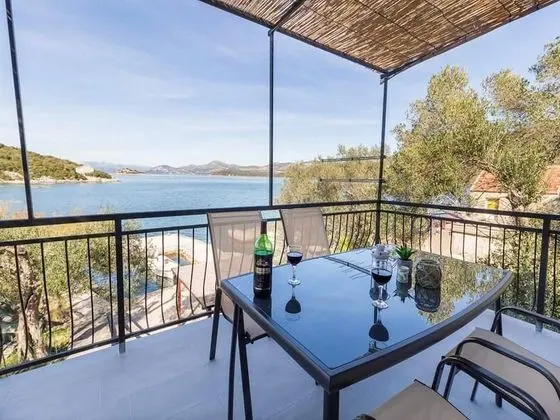 Apart Daire (Two Bed Apt,Terrace,Sea View)