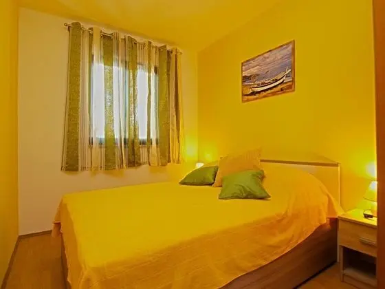 Apart Daire, 2 Yatak Odası (768/1790)