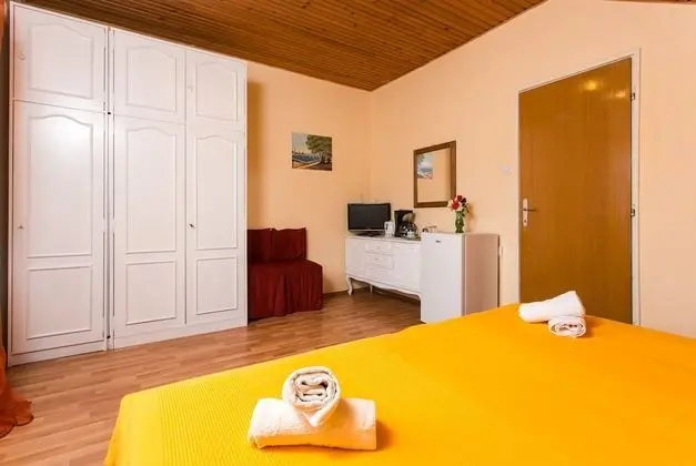 Tek Büyük Yataklı Oda (External Bathroom)