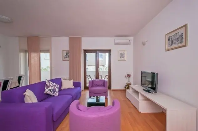 Comfort Apart Daire, 1 Yatak Odası, Balkon, Havuz Manzaralı
