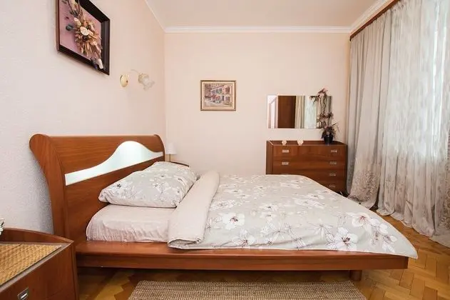 Apart Daire, Birden Çok Yatak, Sigara İçilmez, Avlu Manzaralı