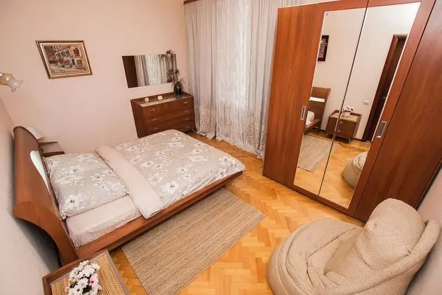 Apart Daire, Birden Çok Yatak, Sigara İçilmez, Avlu Manzaralı