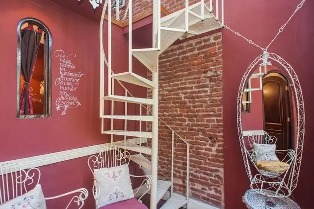 Design Üç Kişilik Oda, Banyolu/Duşlu