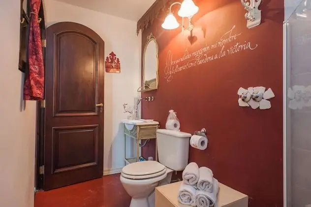 Design Üç Kişilik Oda, Banyolu/Duşlu