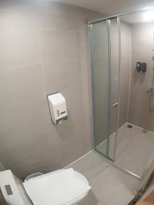 City Tek Büyük Yataklı Oda