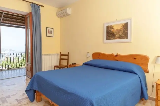 Comfort Tek Büyük veya İki Ayrı Yataklı Oda, Teras, Deniz Manzaralı