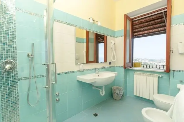 Comfort Tek Büyük veya İki Ayrı Yataklı Oda, Teras, Deniz Manzaralı