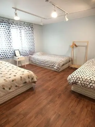 Üç Kişilik Oda, Ortak Banyo (foreign guests only)