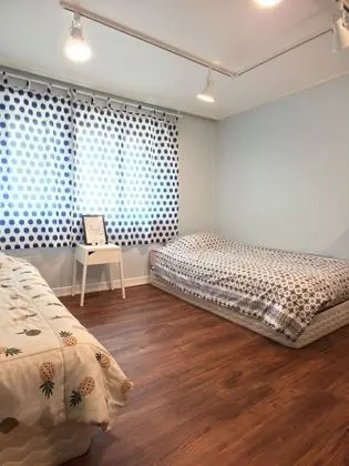 Üç Kişilik Oda, Ortak Banyo (foreign guests only)