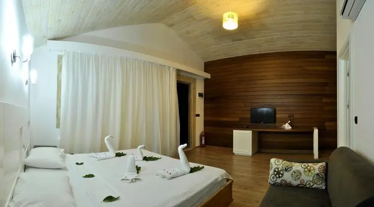 Deluxe Triple Room, Bahçe Manzaralı, Balkonlu