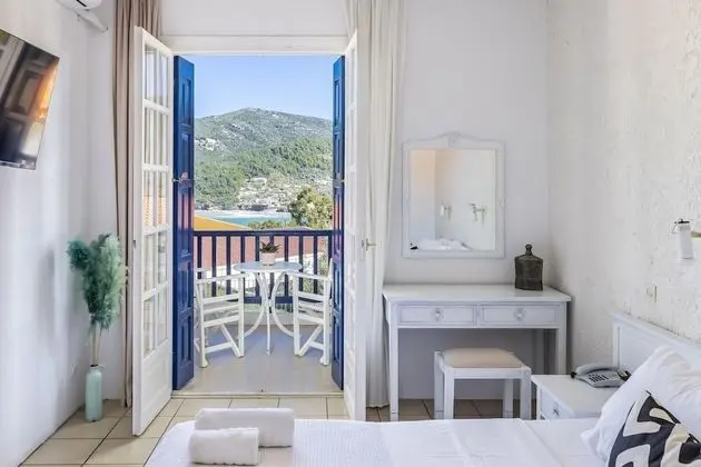 Tek Büyük veya İki Ayrı Yataklı Oda, Kısmi Deniz Manzaralı