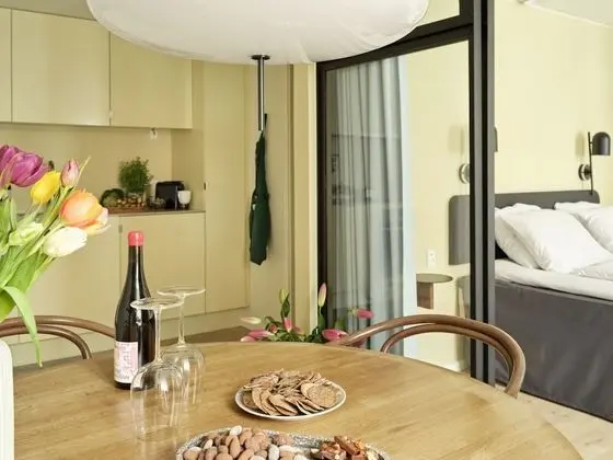 Superior One-Bedroom Apartment