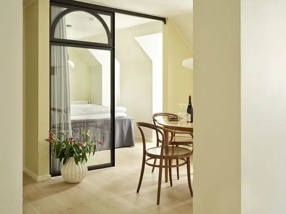 Superior One-Bedroom Apartment