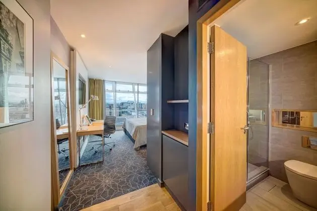 City Oda, 1 En Büyük (King) Boy Yatak, Şehir Manzaralı