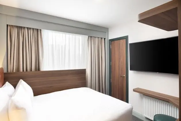 Oda, 1 Çift Kişilik Yatak, Şehir Manzaralı