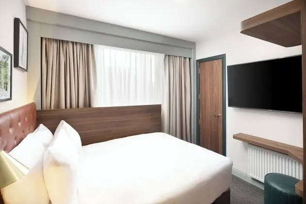 Oda, 1 Çift Kişilik Yatak, Şehir Manzaralı