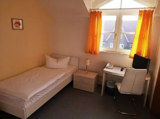 Tek Kişilik Oda, 1 Tek Kişilik Yatak, Sigara İçilmez