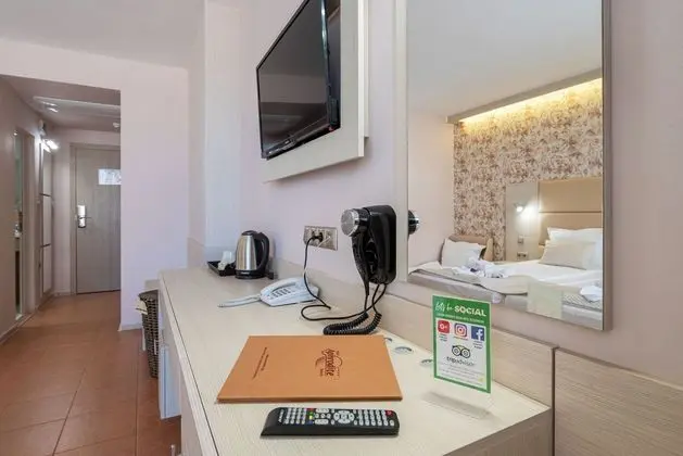 Standard Tek Büyük veya İki Ayrı Yataklı Oda, Balkon, Kısmi Deniz Manzaralı