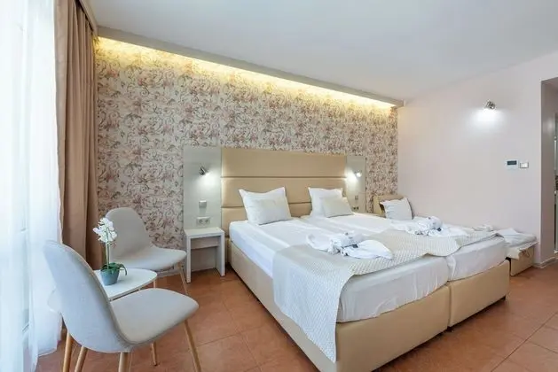 Standard Tek Büyük veya İki Ayrı Yataklı Oda, Balkon, Kısmi Deniz Manzaralı