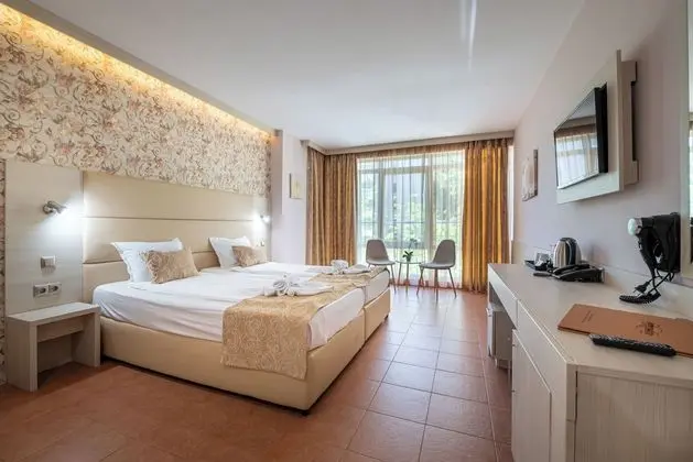 Standard Tek Büyük veya İki Ayrı Yataklı Oda, Balkon, Park Manzaralı