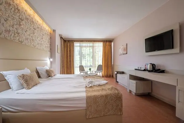 Standard Tek Büyük veya İki Ayrı Yataklı Oda, Balkon, Park Manzaralı