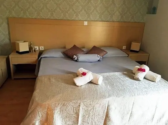 Üç Kişilik Oda, 3 Tek Kişilik Yatak, Sigara İçilmez